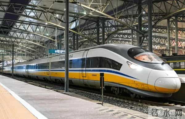 从“卡脖子”到反超！中国T1000级碳纤维量产，打破日美技术壁垒