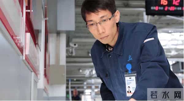 中国技校生立大功,成功破解西方发动机绝密技术,国家奖励800万