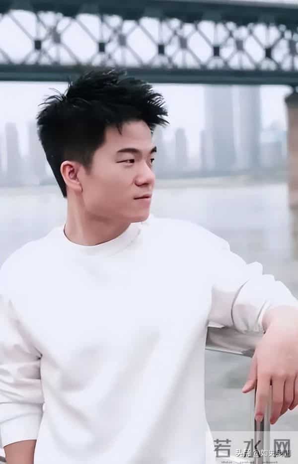 俞敏洪也没想到，董宇辉会因香港火灾后的一个举动，实现口碑暴增