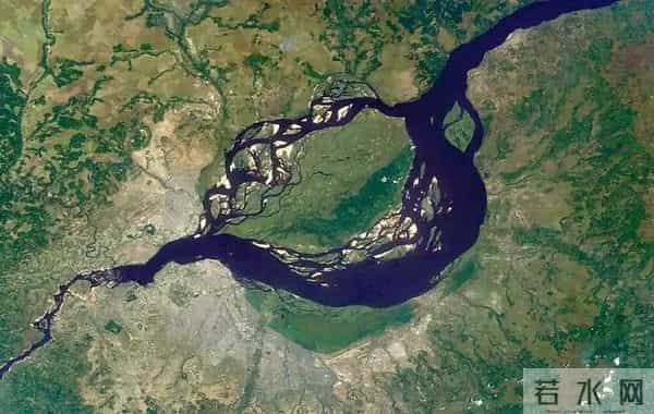 全世界最反差的河流，一面温柔似水，一面暴跳如雷！