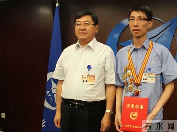 中国技校生立大功,成功破解西方发动机绝密技术,国家奖励800万