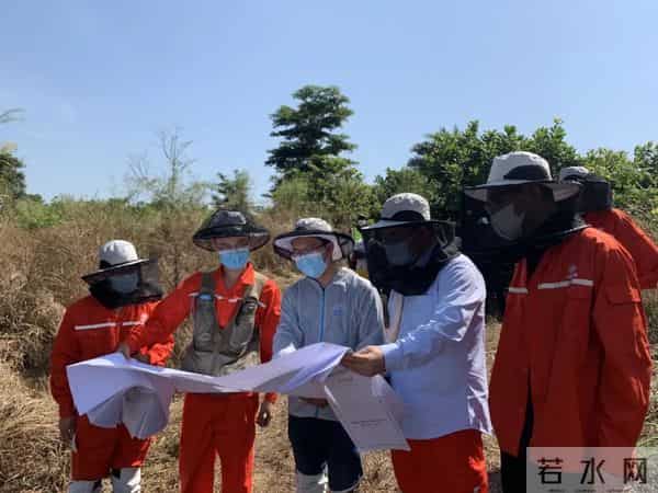 中国拿下超级铁矿！用修重载铁路换44亿吨"铁疙瘩"，西方着急了？