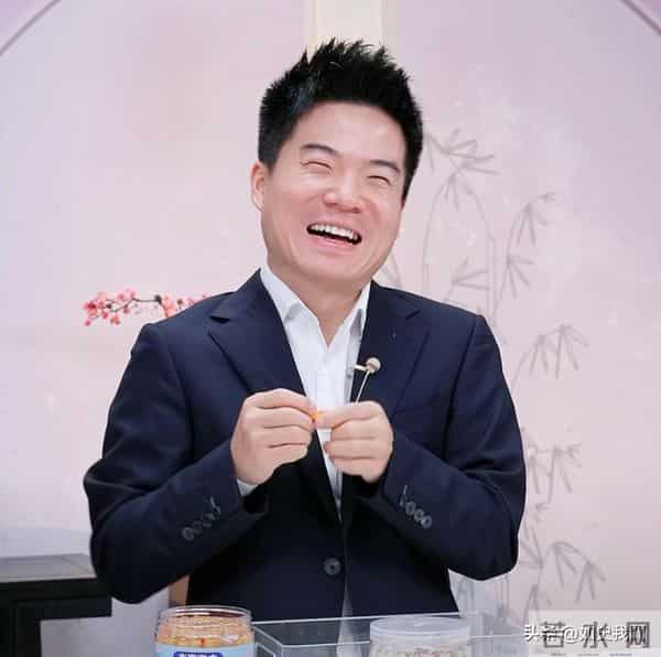 俞敏洪也没想到，董宇辉会因香港火灾后的一个举动，实现口碑暴增