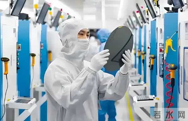 75岁芯片大佬潜逃美国！带核心技术机密，中国半导体经济警报拉响