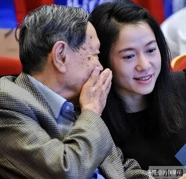 杨振宁离世后翁帆现状：搬离别墅带走34箱东西, 生活简朴专注研究