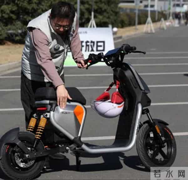 九号、小刀发布新国标电动车，钣金车身更耐用，最大续航100公里