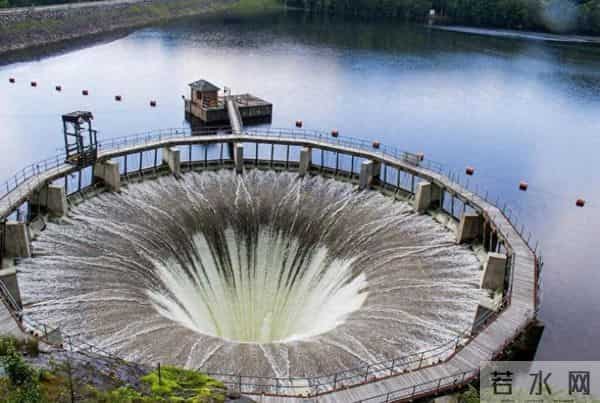 再先进的技术也无法挡住,75亿大坝被掏空,水库大坝质量红线不容触碰