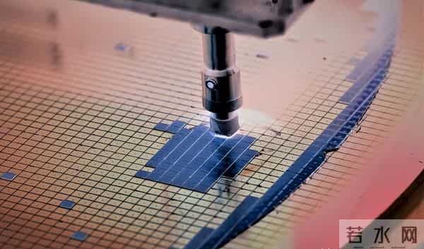 光刻机巨头已经表态：美日荷的反制措施，将迫使中国攻克芯片难题