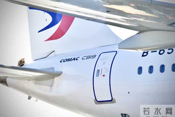 国产大飞机C919首降兰州！