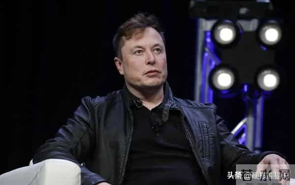 有可能吗?马斯克再爆惊世言论,人类可能只是个“代码”?