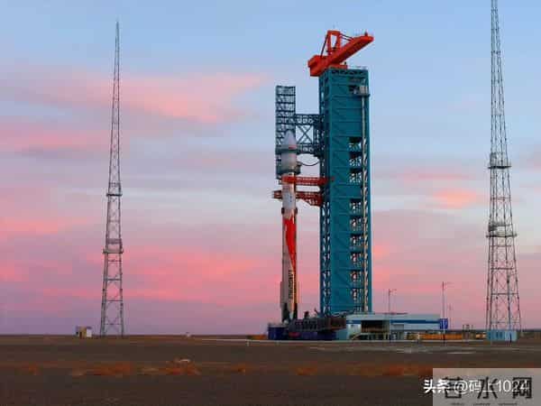 历史性一步：中国商业航天可重复使用火箭朱雀三号成功首飞入轨