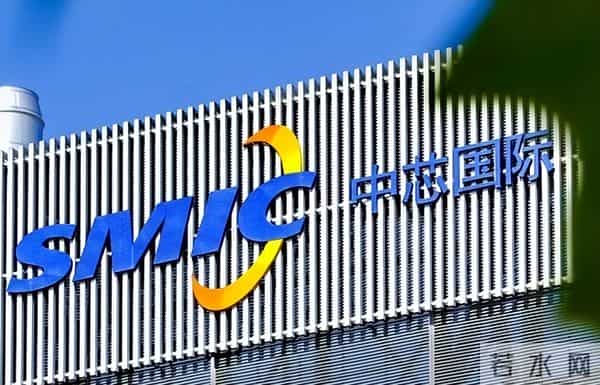 近三年中芯国际收入断崖：22年495亿，23年跌至452亿，24年没想到