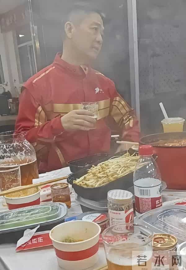 章泽天也没想到，父母仅用一个举动，就让儿子刘强东实现口碑暴涨