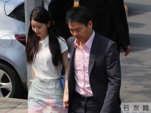 章泽天也没想到，父母仅用一个举动，就让儿子刘强东实现口碑暴涨