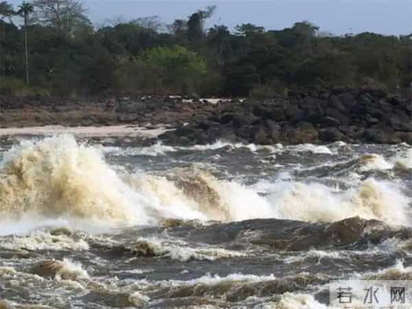 全世界最反差的河流，一面温柔似水，一面暴跳如雷！