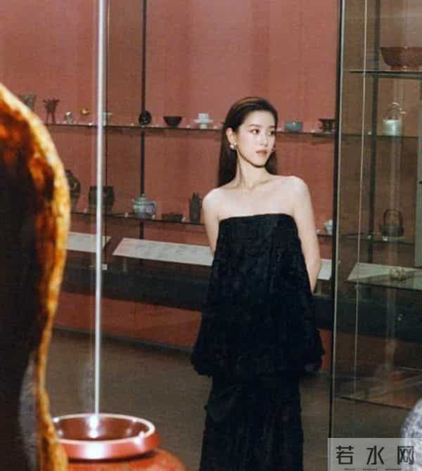 刘强东眼光果然独到，婚变传言半月后章泽天升任大厂总监