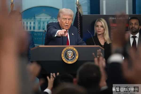 特朗普赚大了，AI计划刺激消费，马斯克预言-AI将解决美债危机！