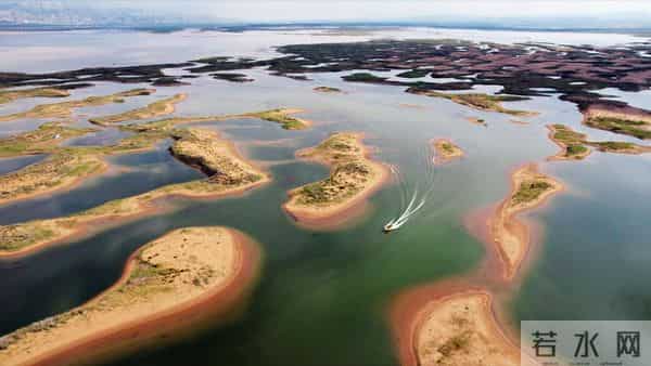 内蒙古出现奇观!干旱的沙漠,竟然被“大海”淹没了?