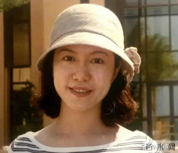 杨振宁离世后翁帆现状：搬离别墅带走34箱东西, 生活简朴专注研究