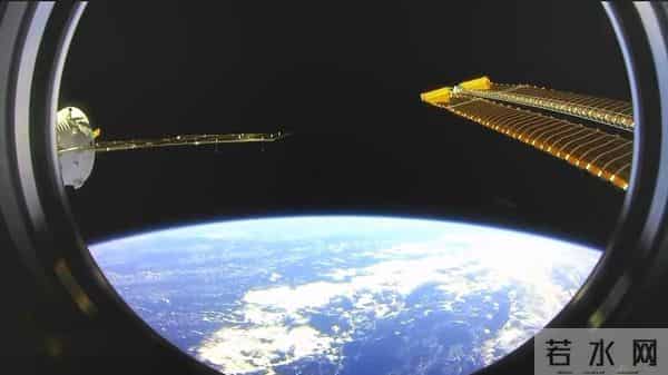 总设计师爆料神舟二十受损多严重,从舷窗三角形痕迹到太空贯穿伤