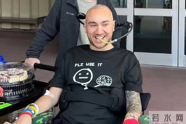 马斯克吹牛成真了！渐冻症患者植入脑机接口后，靠意念吃饭