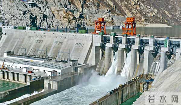 中国攻克世界级难题！1.2万亿引爆西藏经济，领先世界半个世纪