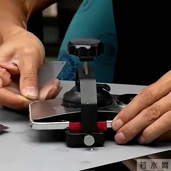 华为Mate80 ProMax，拆解报告显示，这不像手机而像一块高精件手表