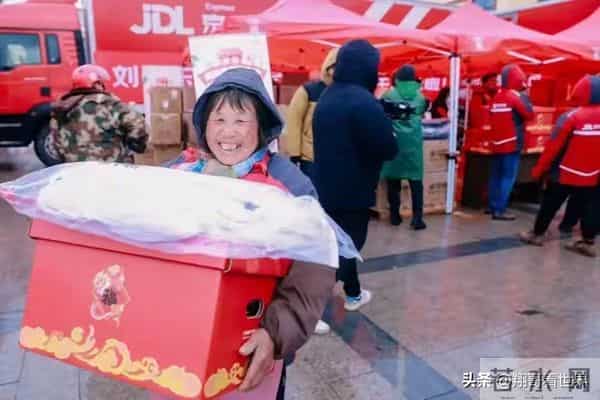 刘强东也没想到，因为父母在食堂一个举动，“口碑”再次迎来暴涨