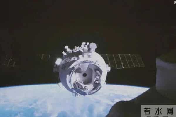 我国可复用火箭成功首飞！“受伤的”神舟二十号或择机返回地球