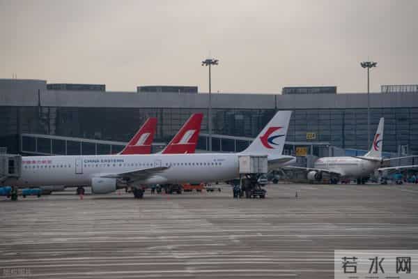 多家航司把经济舱的“好座位”锁了:要你“变相付费”