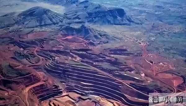 一夜之间彻底变了,30亿吨铁矿“重见天日”,外媒:中国或改写全球格局