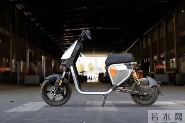 九号、小刀发布新国标电动车，钣金车身更耐用，最大续航100公里