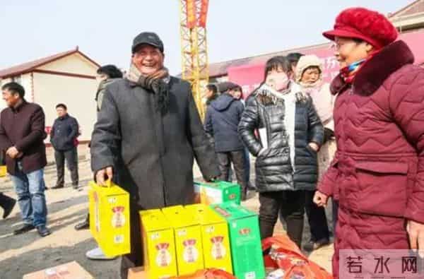 章泽天也没想到，父母仅用一个举动，就让儿子刘强东实现口碑暴涨