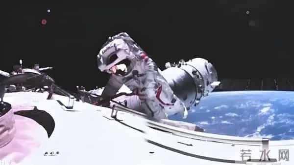 专家称航天员下次出舱将检查神舟二十号受损舷窗，并看情况做防护
