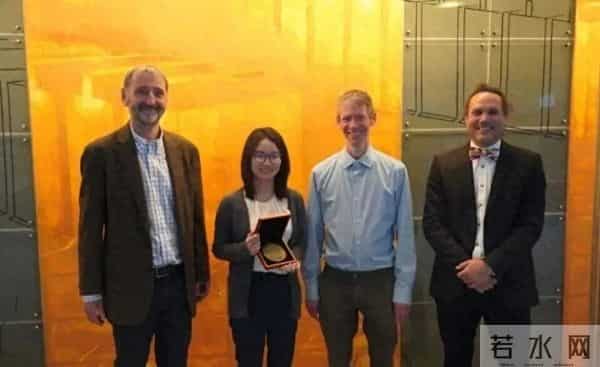 34岁教授王虹，官宣喜讯