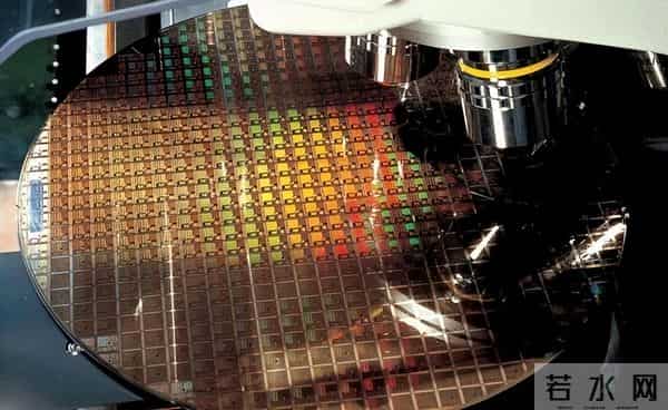 光刻机巨头已经表态：美日荷的反制措施，将迫使中国攻克芯片难题