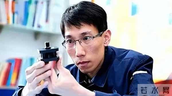中国技校生立大功,成功破解西方发动机绝密技术,国家奖励800万