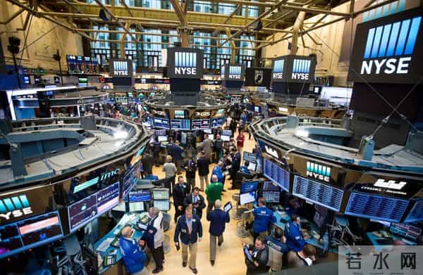 特朗普开始豪赌，举全国之力发展AI，想抄中国作业，却没那个实力