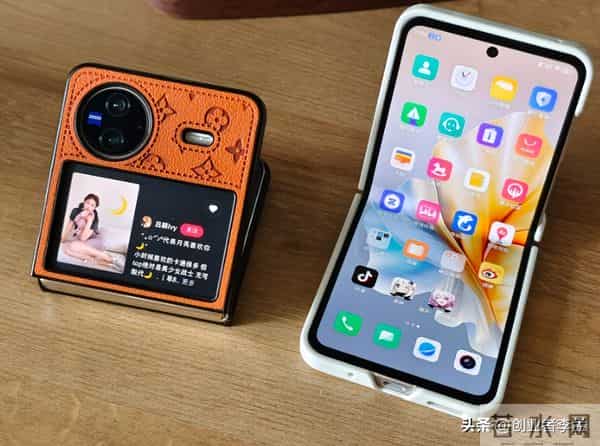 折叠屏手机晚上睡觉的时候该咋放？需要展开吗？折叠机全攻略分享