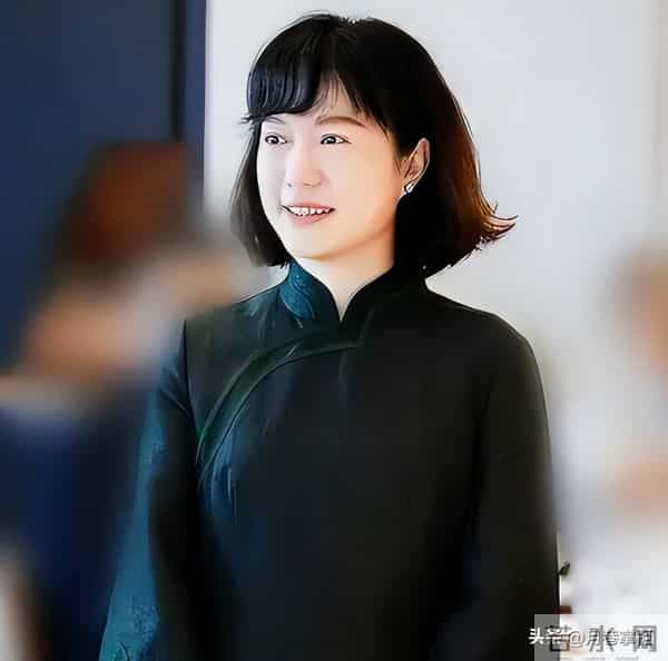 杨振宁离世后翁帆现状：搬离别墅带走34箱东西, 生活简朴专注研究