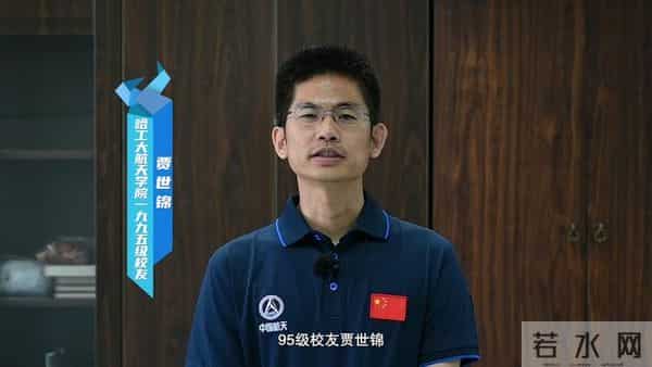 央视曝光!神舟20返回舱现状:玻璃内外都被贯穿,撞痕为三角形状