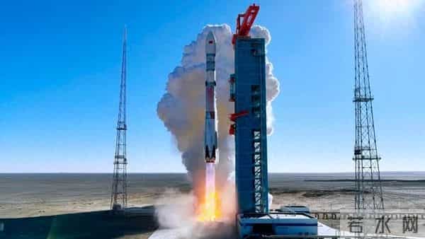 着陆段点火异常，于着陆场坪边缘触地！朱雀三号回收失利细节披露