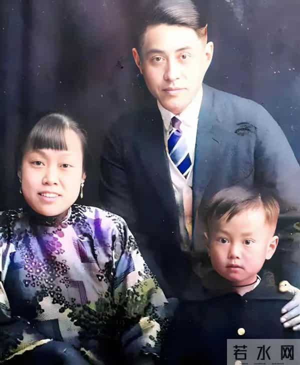 杨振宁书香门第，李政道来自商人家庭，两位夫人现身诺奖非常耀眼