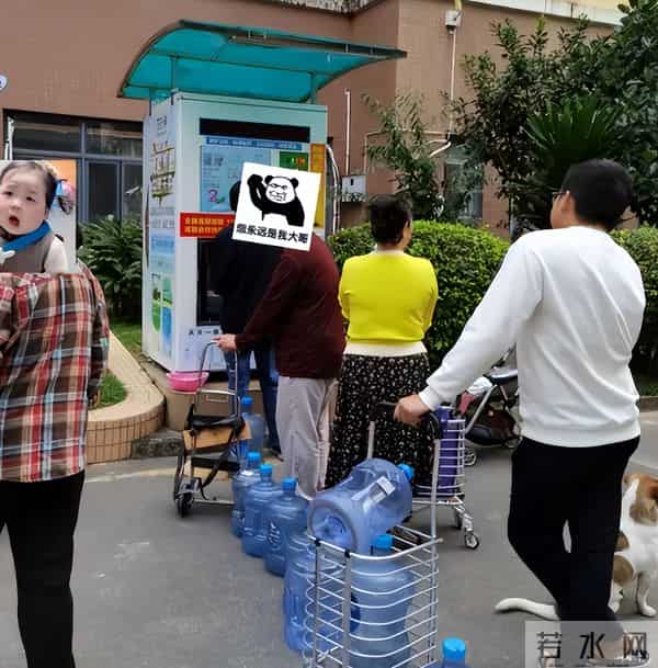 小区里的“自助售水机”，里面的水可以放心喝吗？内行人说出实情
