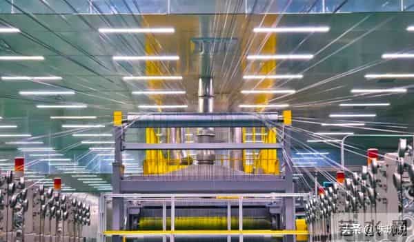 从“卡脖子”到反超！中国T1000级碳纤维量产，打破日美技术壁垒