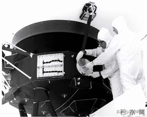 距地球231亿公里的旅行者号，传回照片：人类可能不是唯一生命