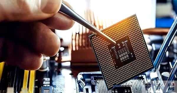 中国一个个算账！美光被查后轮到英特尔？12月1日，外媒：我们把事情闹大了，中国这招连消带打，既保安全又扶国产，美国企业哭都找不着调