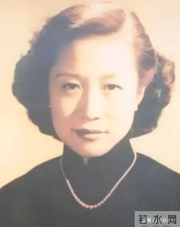 杨振宁离世后翁帆现状：搬离别墅带走34箱东西, 生活简朴专注研究