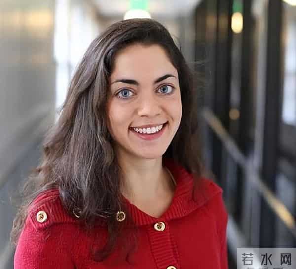 马斯克在最新播客中主动提及伴侣,首次确认与39岁高管女友的恋情,罕见谈私生活,2人已有4个孩子