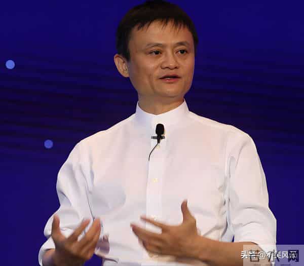 马云斥巨资在沙漠里种树，承诺每年1亿棵，9年过去了，树怎样了？